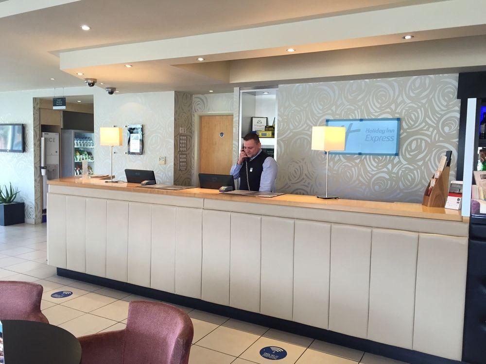 Holiday Inn Express, Chester Racecourse By Ihg Εξωτερικό φωτογραφία